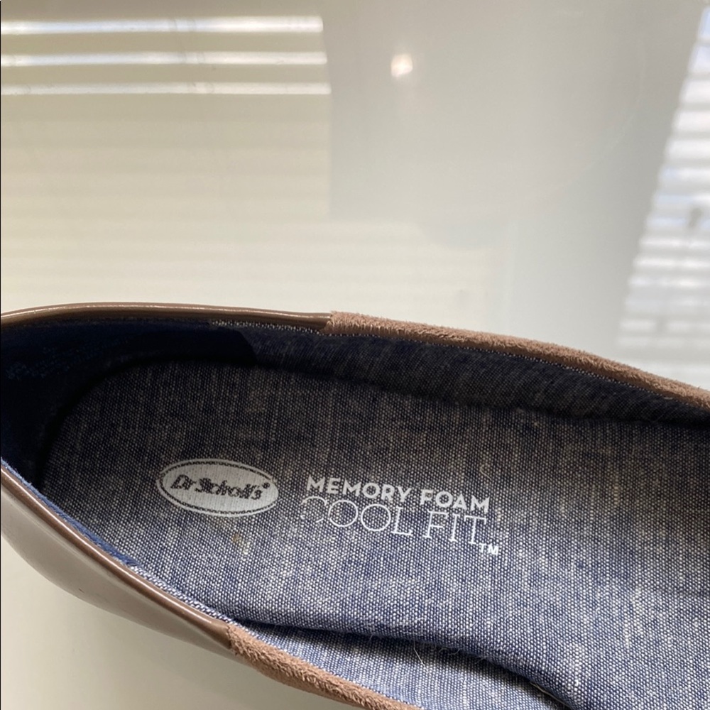 Dr. Scholl's Brown Suede Flats for Versatile Comfort - Picture 2 of 7